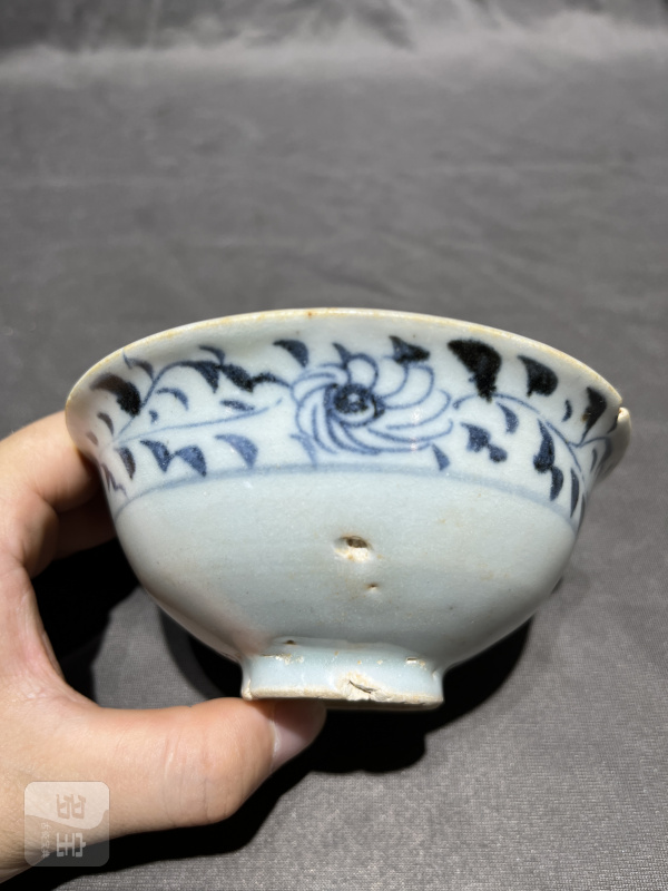 明洪武 青花缠枝菊纹碗 - 图2